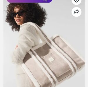 ALO Yoga Winter Fun New With Tag Oversized